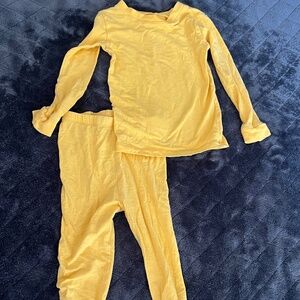 Burts Bees Yellow Pajama set size 2T